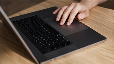 انتشار تطبيقات التعلم المصغر المدعومة بالذكاء الاصطناعي لإعادة تشكيل أساليب اكتساب المهارات اليومية لدى المستخدمين