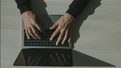 تطبيقات الذكاء الاصطناعي تغير أساليب التعلم الشخصي وتقدم تجارب تطوير ذات مصممة حسب احتياجات الأفراد