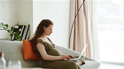 دراسة بريطانية واسعة تربط اكتئاب الحمل بزيادة احتمالات احتياج الأطفال لاحقًا إلى دعم تعليمي ونمائي