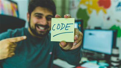 ظهور مصطلح vibe coding في عالم البرمجة وُصف بأنه طريقة ضخّ الإبداع في التعليمات البرمجية من خلال التفاعل الحي مع الذكاء الاصطناعي 