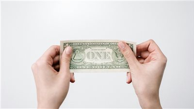 الدرهم الإماراتي يستقر عند 3.6725 مقابل الدولار وسط حركة طفيفة تعكس قوة الاقتصاد المحلي ليوم 30 أغسطس 2025