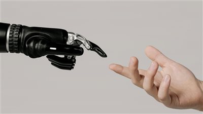 تقنيات لبناء المهارات الناعمة: خطوات AI لتنمية الذكاء العاطفي والتواصل