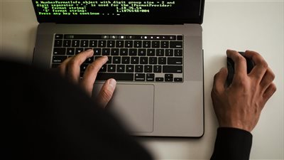 تجربة واجهات تفاعلية توليدية Generative UI مدعومة بـ Gemini 3 داخل وضع البحث مما يتيح تجربة مستخدم مرنة بصريًا