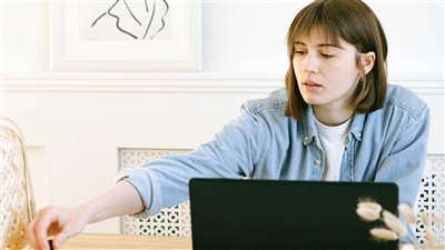 ارتفاع الطلب المهني على البرامج الذاتية للتنمية والتدريب المستقل مع تزايد أهمية التعلّم الذاتي في 2025